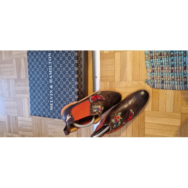 Bottines en cuire et brodé Melvin & Hamilton